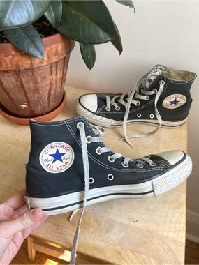 Converse Black High-Tops Size 7